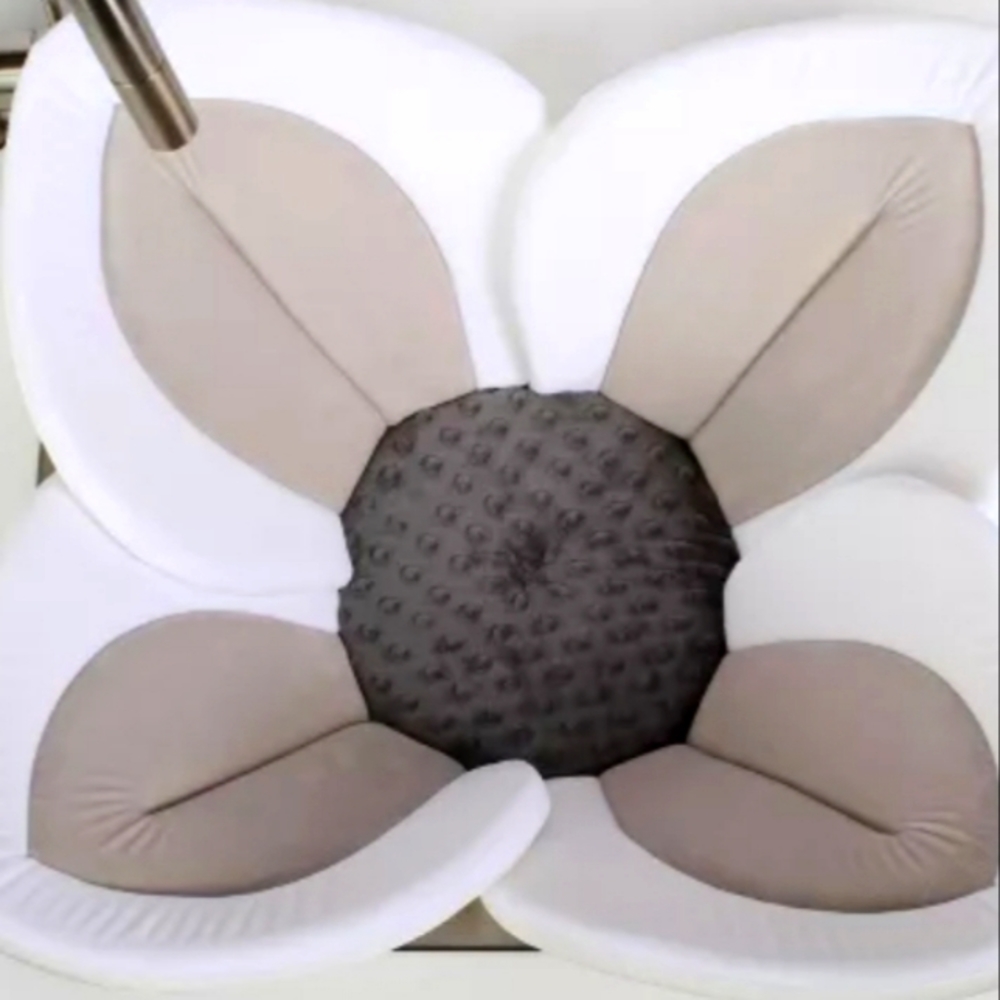 Baby petal bath mat